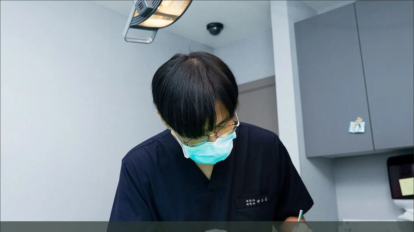 임플란트 수술 장면
